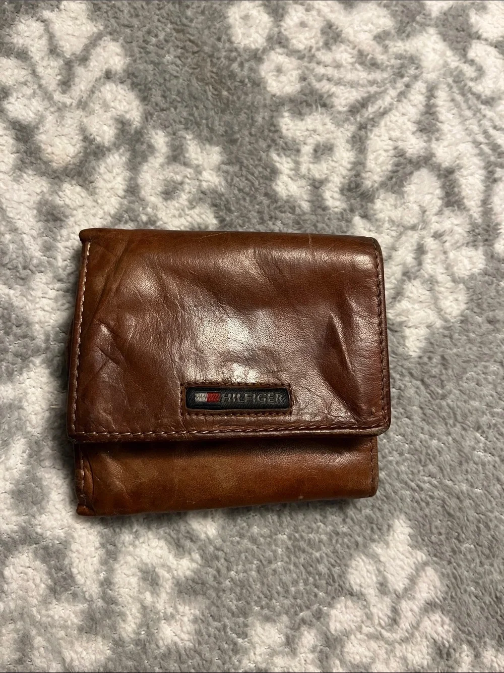 Tommy Hilfiger Brown Leather Trifold Wallet with Logo Plaque genuine leather.